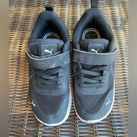 Puma Black & White Kids Size 9C StrapOn Shoes - Picture 2 of 5